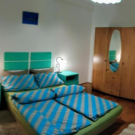 Fuesti Fecske Apartman Хайдусобосло Экстерьер фото