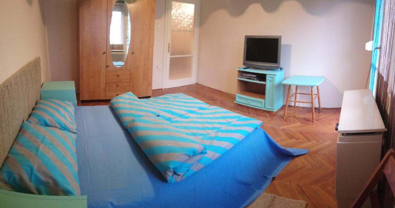 Fuesti Fecske Apartman Хайдусобосло Экстерьер фото