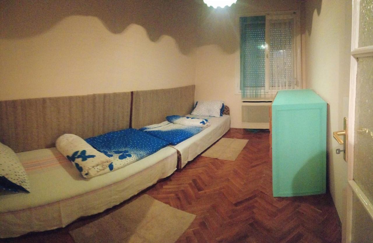 Fuesti Fecske Apartman Хайдусобосло Экстерьер фото