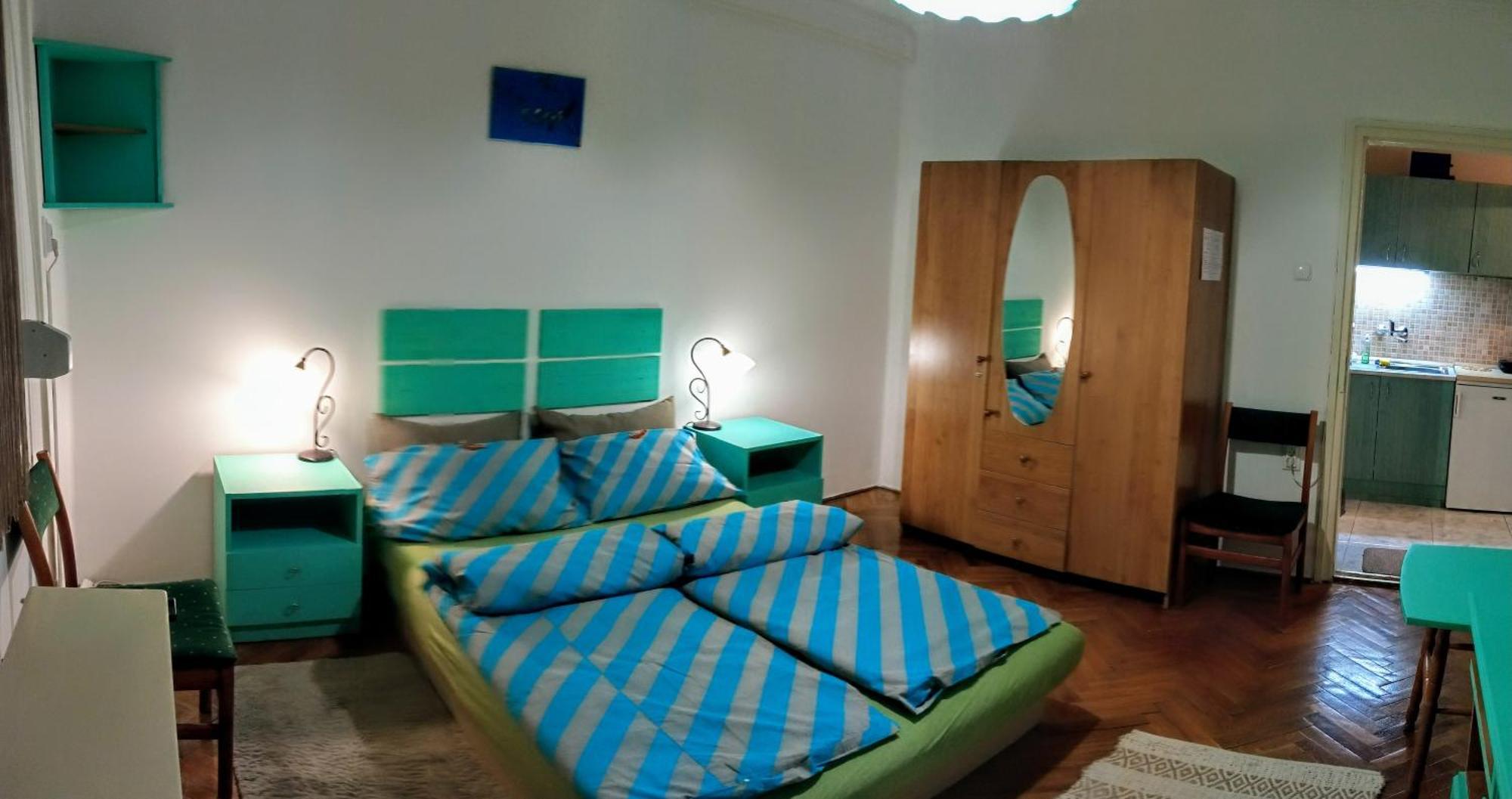 Fuesti Fecske Apartman Хайдусобосло Экстерьер фото
